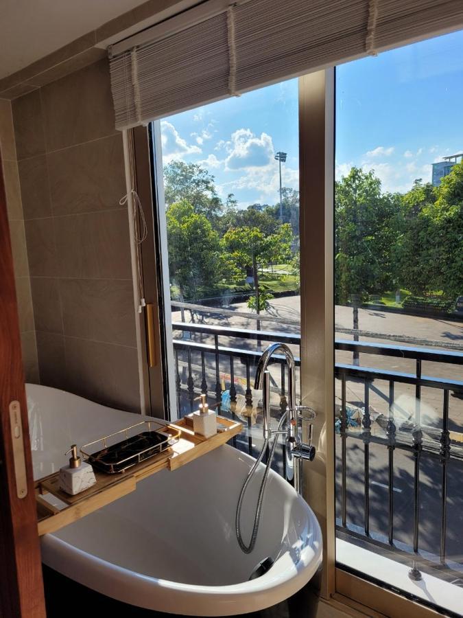 Ngon Avatar Hotel Plây Ku Exterior foto